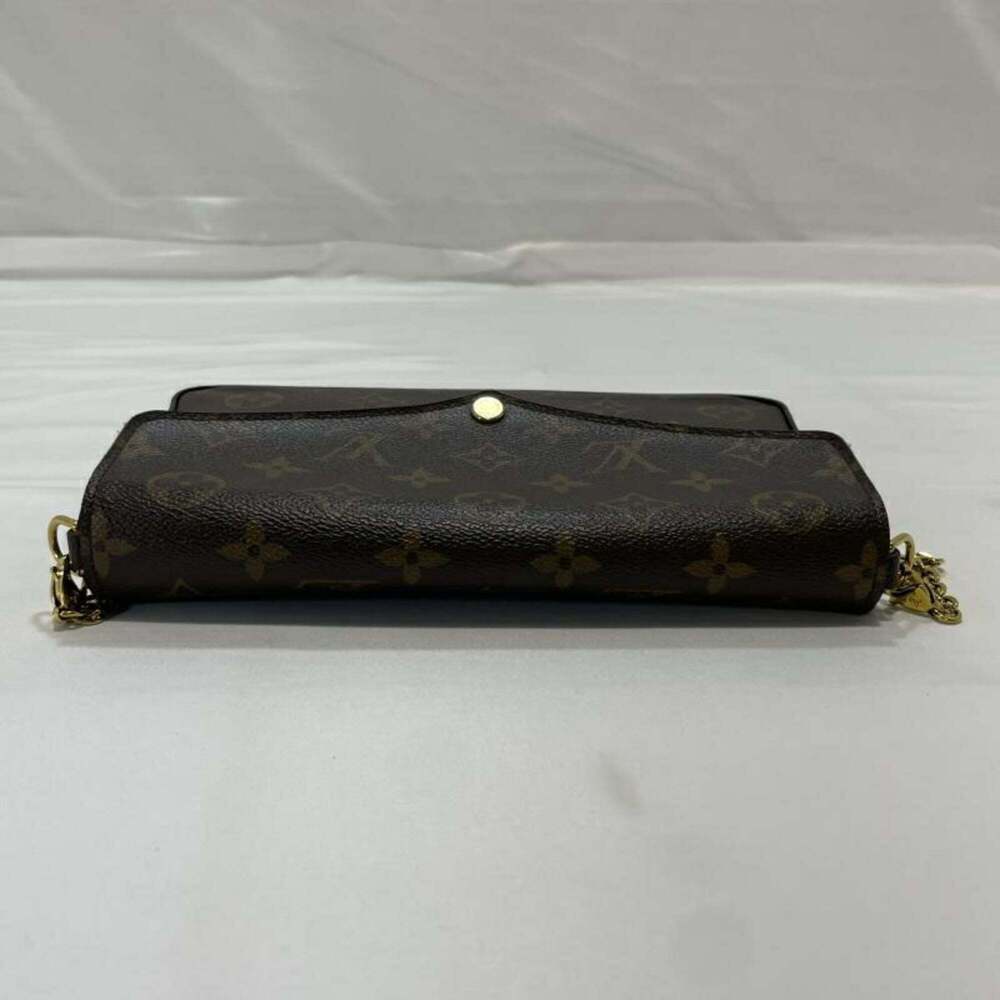 LOUIS VUITTON Brown Pochette Shoulder Bag - Picture 5 of 10